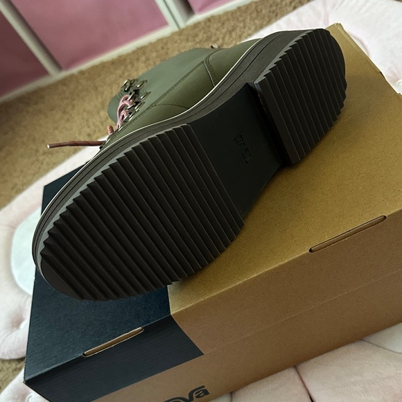 Teva Women's Olive Lace-Up Boots - Picture 4 of 5